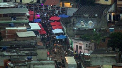 Baile funk no Complexo do Chapado, na Zona Norte do Rio  Foto: Reproduo/TV Globo