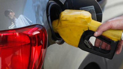 Combustvel deve fazer com que motorista rode mais quilmetros por litro, mas deve ficar mais caro Imagem: PAULO WHITAKER