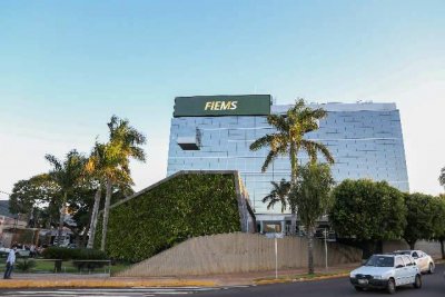 Prdio da Fiems na Afonso Pena, em Campo Grande. (Foto: Paulo Francis)