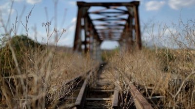 Obras da ferrovia tm 10 anos de atraso, sendo que maior parte do projeto deve recuperar trilhos existentes Imagem: Ueslei Marcelino/Reuters
