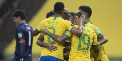 Jogadores do Brasil comemorando a vitria desta noite. (Foto: Lucas Figueiredo/CBF)