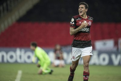 Pedro jogador do Flamengo comemora seu gol durante partida contra o Gois no estdio Maracan pelo campeonato Brasileiro A 2020. (Foto: Estado Contedo)