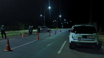 Rua de Campo Grande vazia durante a fiscalizao do toque de recolher na madrugada de sbado (Foto: Divulgao/GCM)