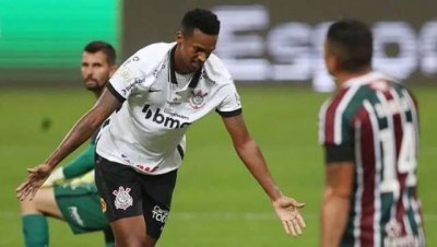 J comemora aps abrir o caminho da goleada do Corinthians sobre o Fluminense. (Foto: Alex Silva/Estado)