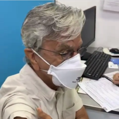 Caetano Veloso recebeu a primeira dose da vacina contra a covid-19 Imagem: Reproduzir/Instagram
