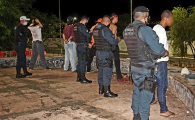 Na Orla Morena foram abordados sete jovens, outros dez que estavam nas ruas foram orientados a voltar para casa. (Foto: Chico Ribeiro/Subcom)