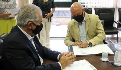 Carlos Alberto de Assis assinou a posse na funo de diretor-presidente da Agepan durante cerimnia no gabinete do governador Reinaldo Azambuja (PSDB) (Foto Divulgao)