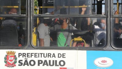 nibus cheio na cidade de So Paulo Imagem: Rivaldo Gomes/Folhapress - 8.jun.2020